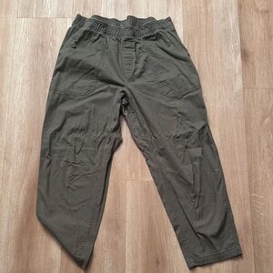 Old Navy Women's Olive Cargo Pants